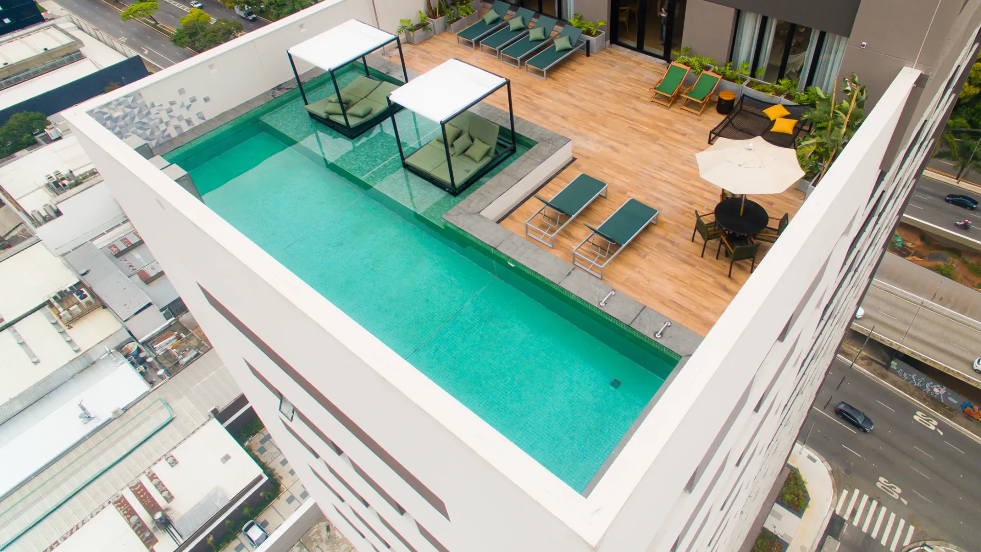 VivaBenx-Vila-Olimpia-Piscina-Drone